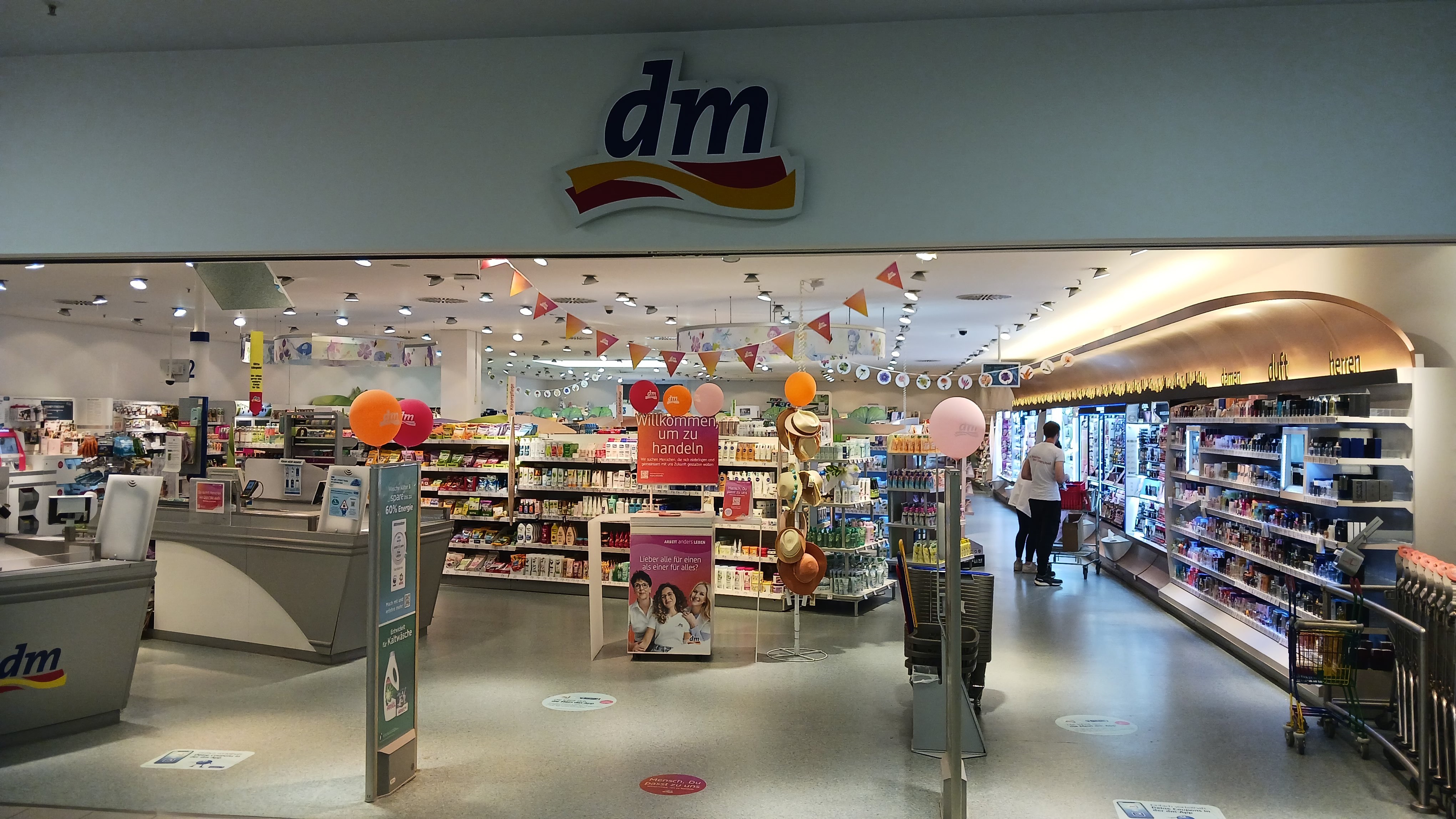 dm Drogeriemarkt dm Drogeriemarkt
